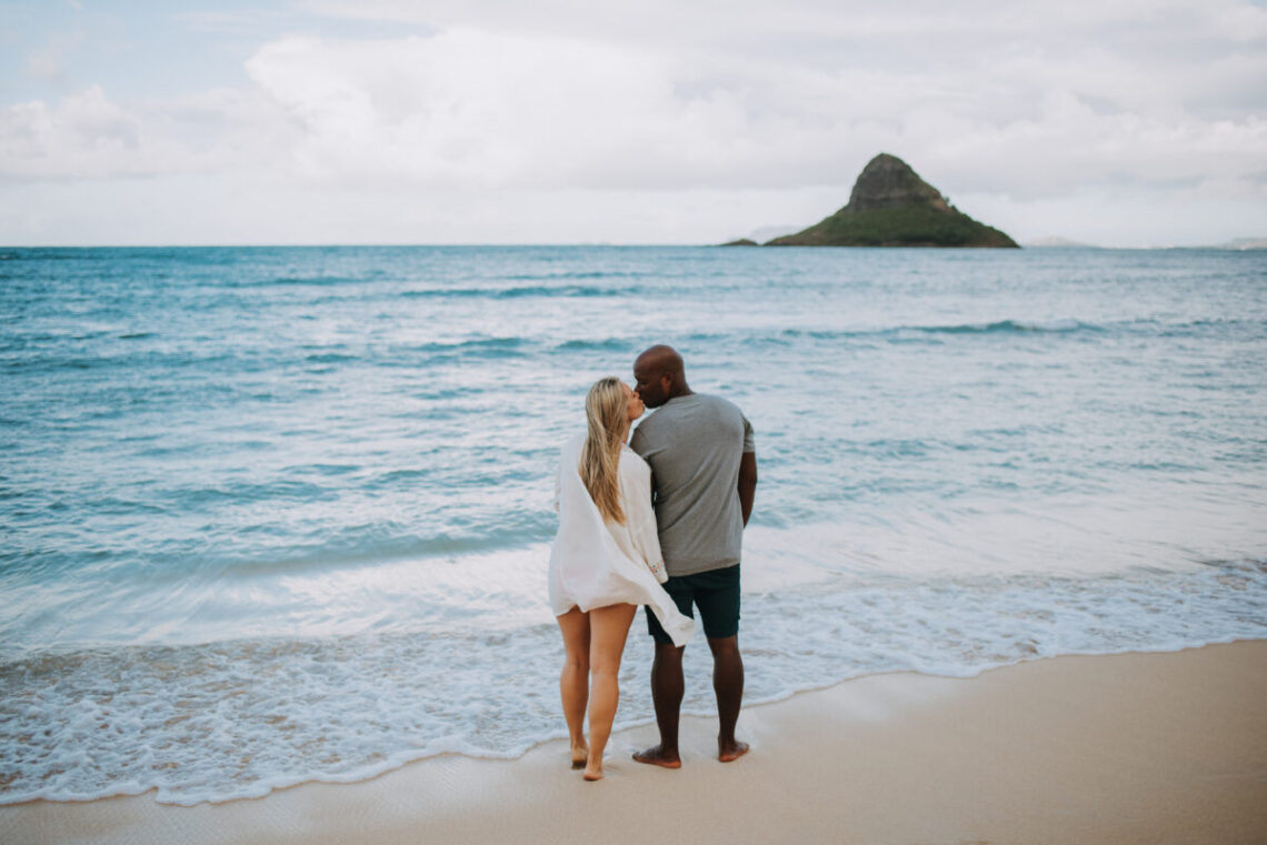 Romantic Couple on Oahu